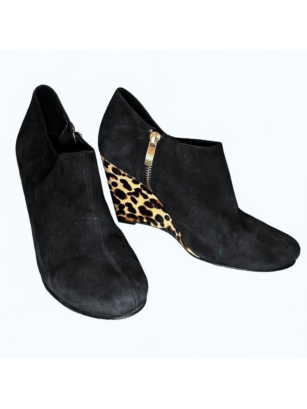 Vince Camuto Dollys Black Suede Wedges with Leopard Print Heel US 7.5 / EU 37.5